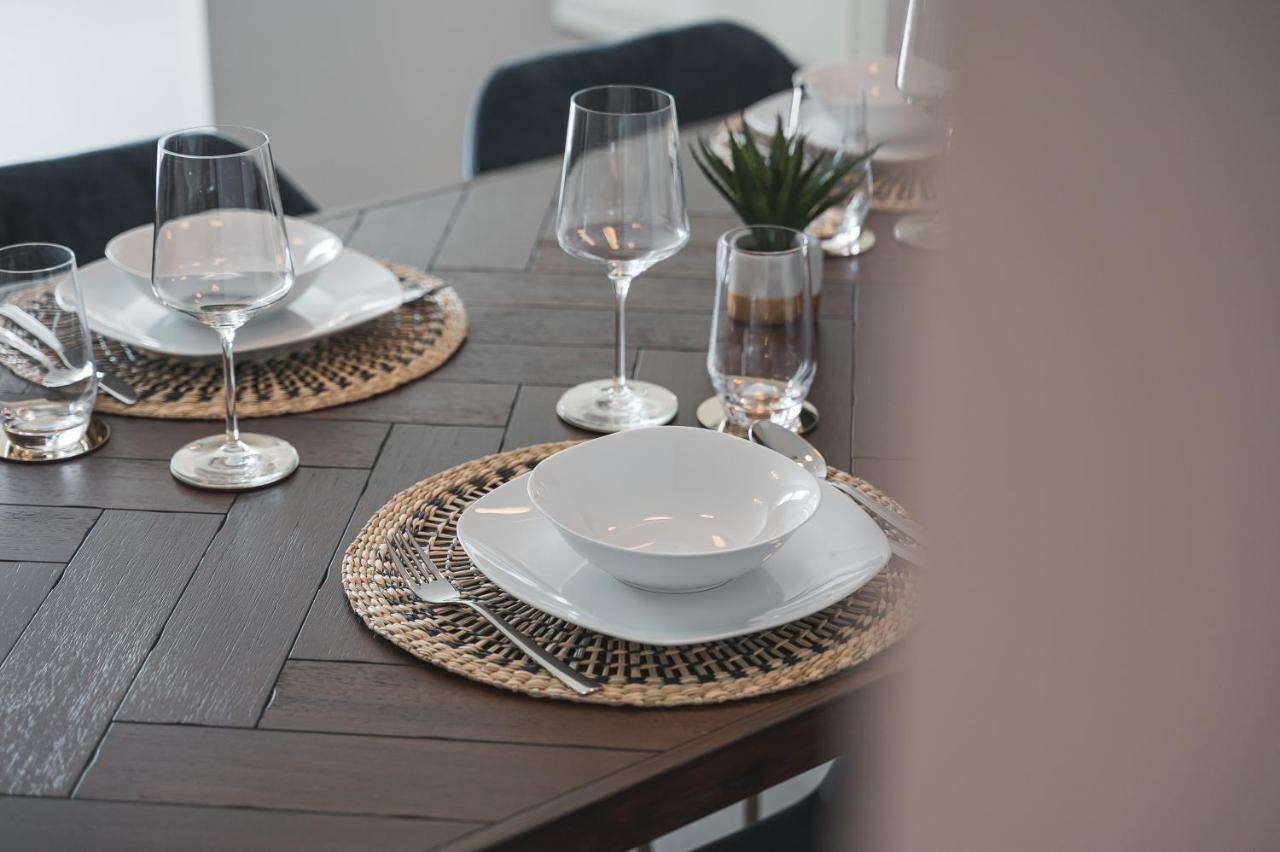 Deluxe 2 Schlafzimmer - Aufzug - Kostenlos Parken - Balkon - Messe Flughafen Apartment Leinfelden-Echterdingen