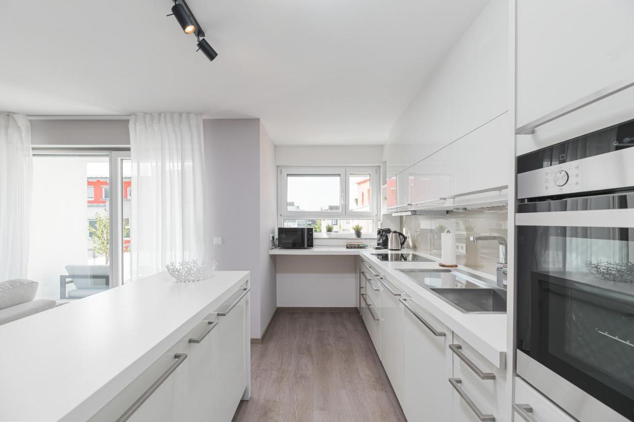 Deluxe 2 Schlafzimmer - Aufzug - Kostenlos Parken - Balkon - Messe Flughafen *