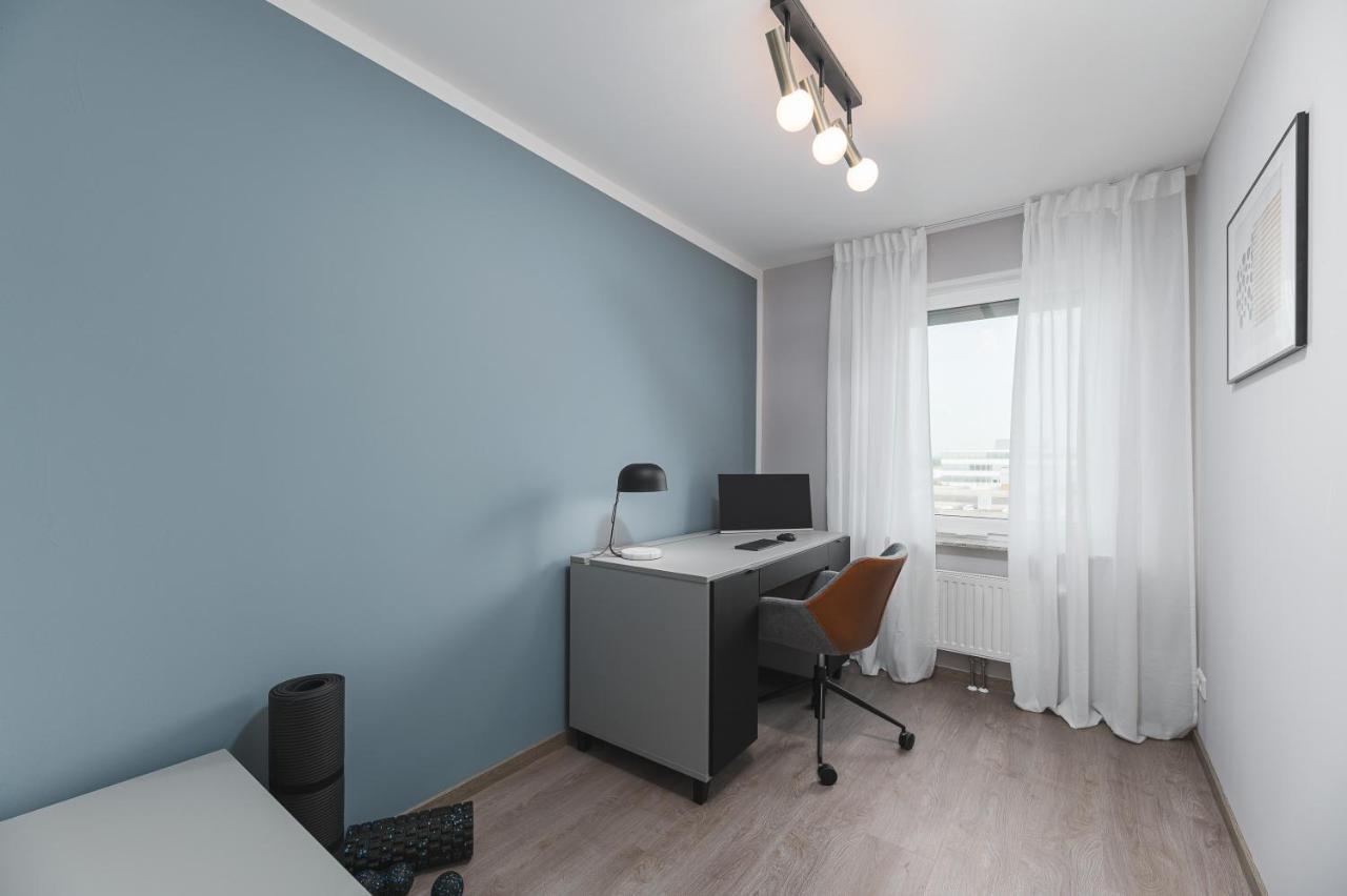 Deluxe 2 Schlafzimmer - Aufzug - Kostenlos Parken - Balkon - Messe Flughafen *